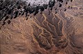 <center>Telles sont les veines tracées par les rivières éphémères... Dunes à Sossuvlei, Namibie,
Relief rocheux et l'ocean atlantique. 