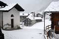 <center>
Tout est calme ce matin, la neige ouate l'ambiance.<br>
Le blanc manteau, sur le petit village de Tignet,<br>
est propice à la photographie. Village de tignet sous la neige. vallée de valsavarenche. aoste. 